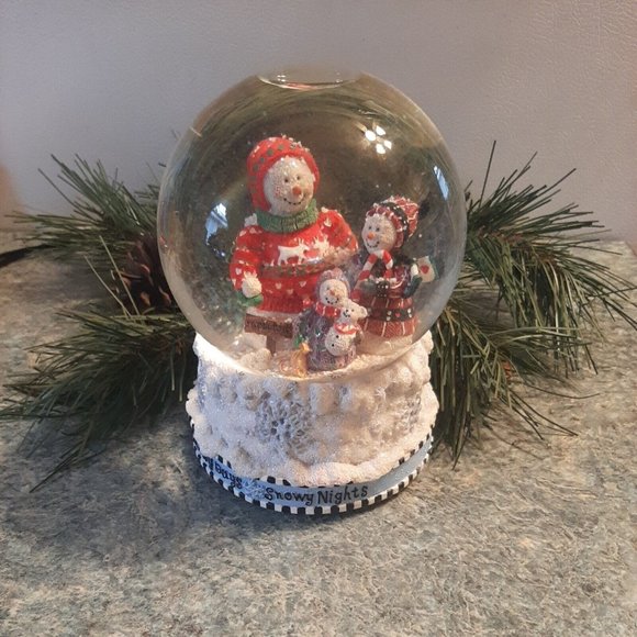 Snowmen Family Musical Glitter Snow Globe - Picture 4 of 12